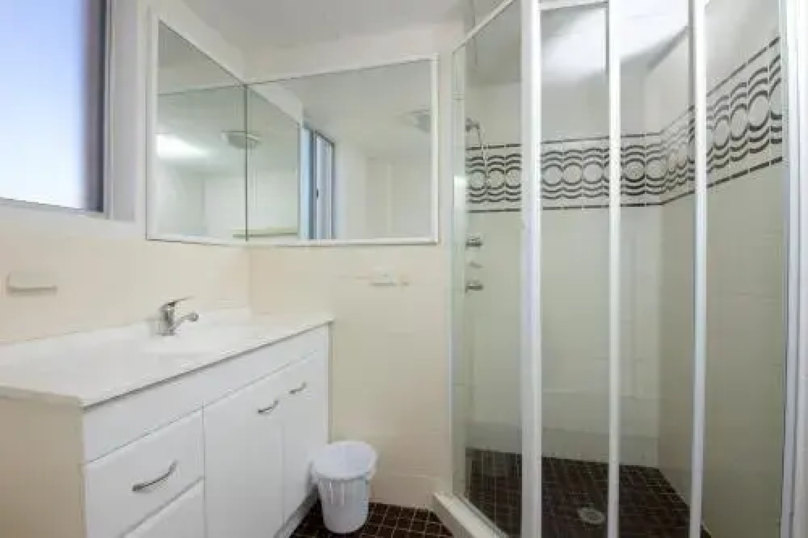 Beachpoint, Unit 303, 28 North Street