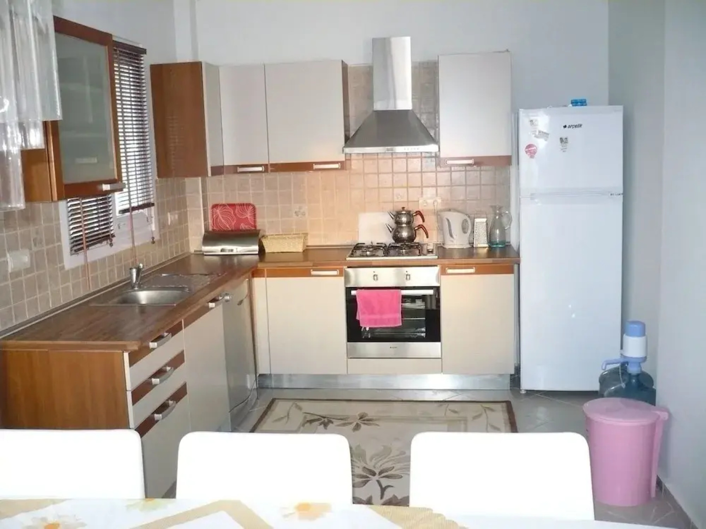 Important Group Villa Amber