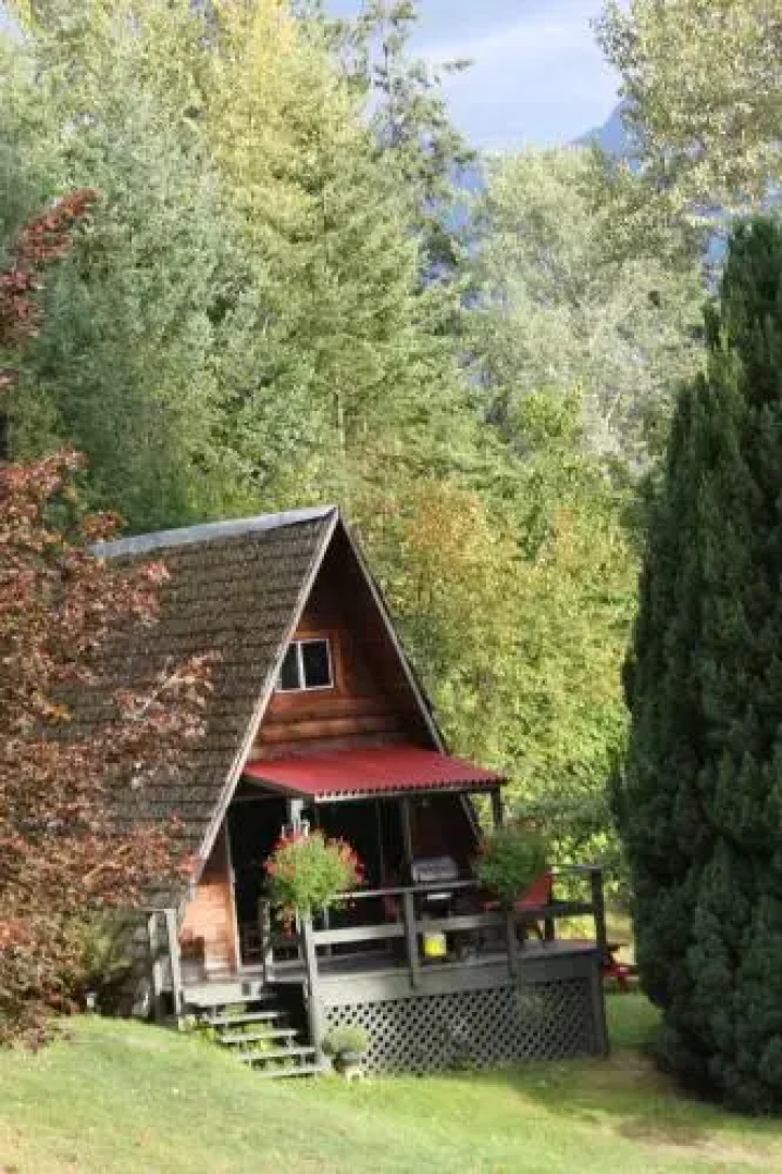 Sunny Bluffs Chalets