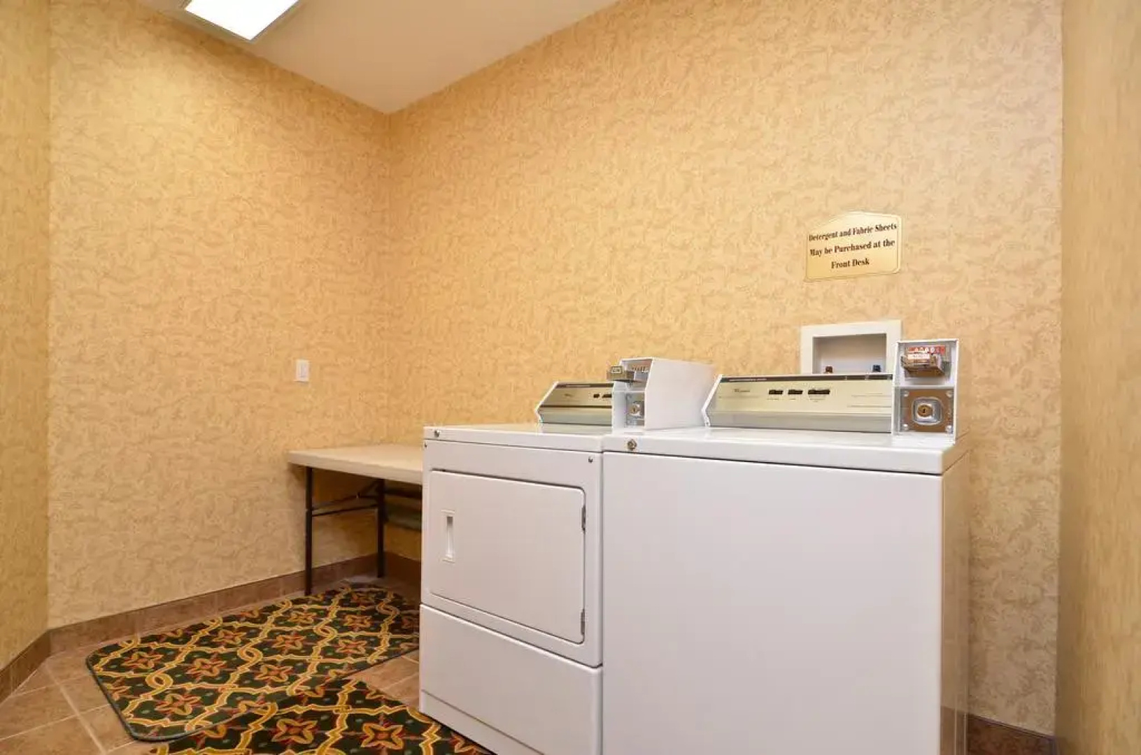 Country Lane Inn and Suites