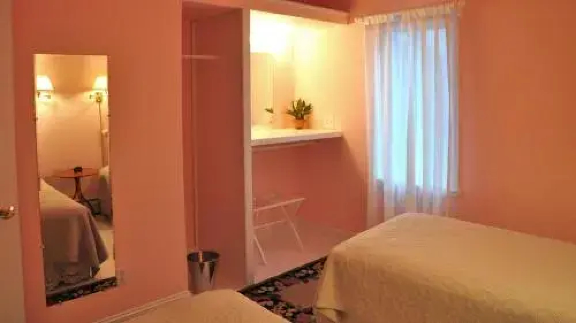 Crate & Cargo Suite 3