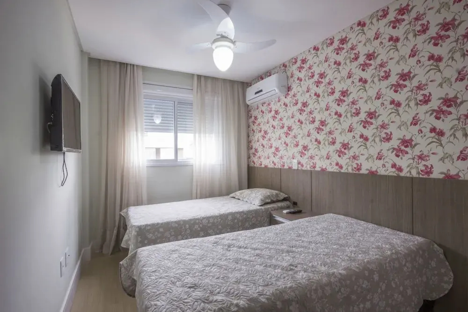 Fabulosa Cobertura com Jacuzzi - Condomínio com Piscina - Boulevard Bombinhas