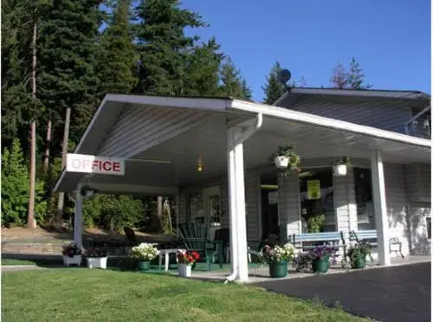 Cozy Pines Motel