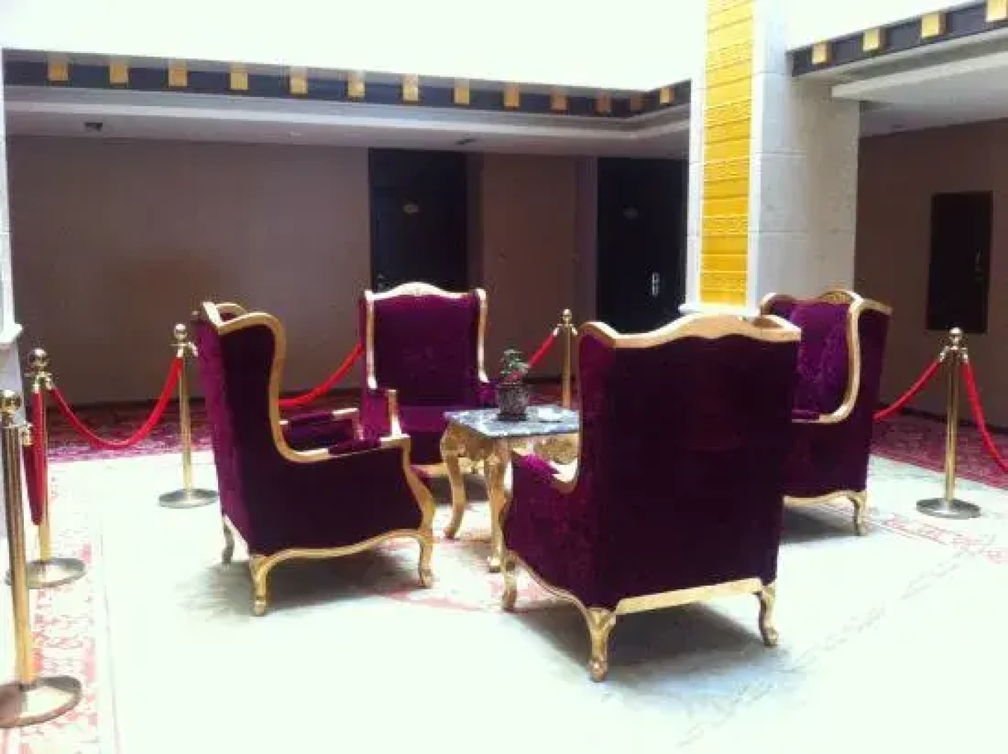 Yongkang Hotel Collection (Ganzi Airport Avenue Luobulin Square Branch)