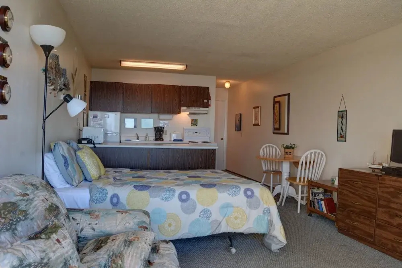 Surftides Plaza 153 Studio condo by RedAwning