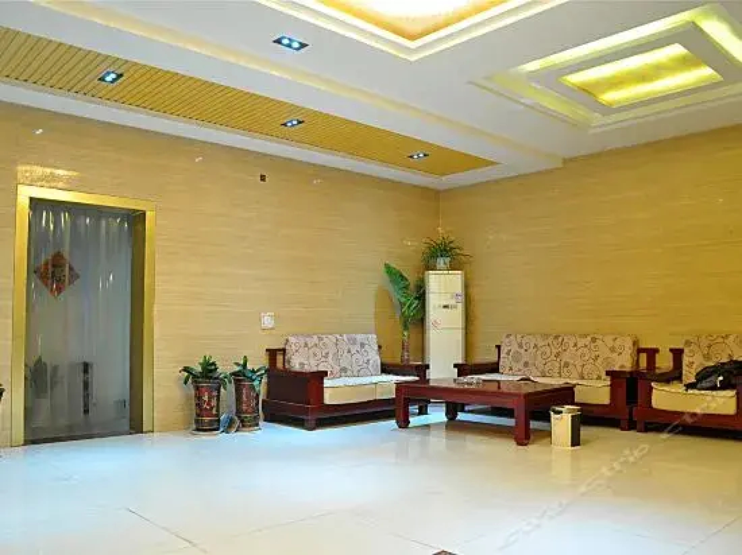 Zhijia Express Hotel