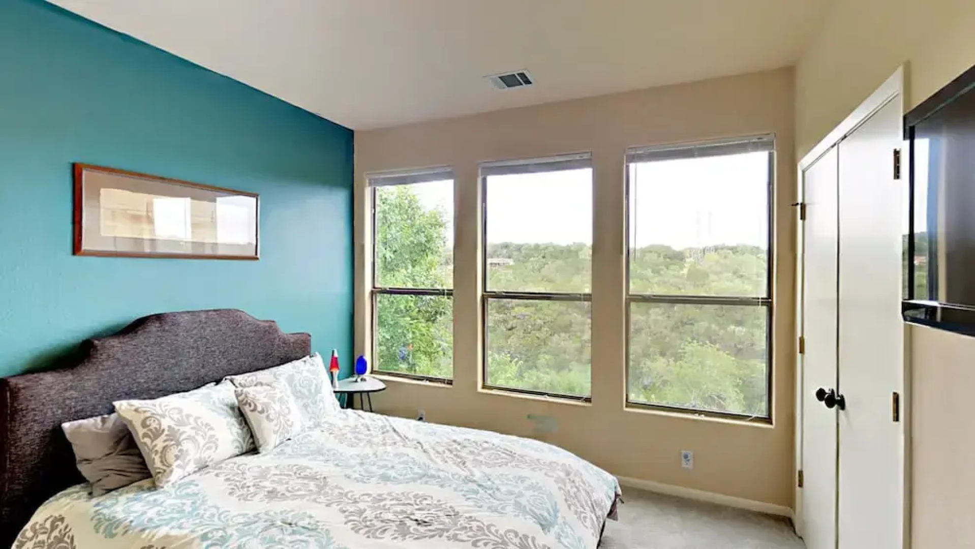 2308 Indian Creek Rd Home - 3 Br home by RedAwning