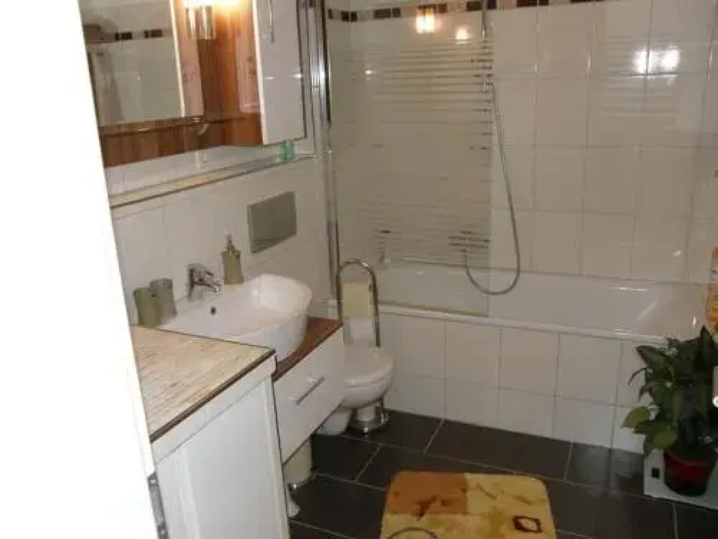 Das Schneckenhaus - Ferienwohnung mit Pool & Seeblick