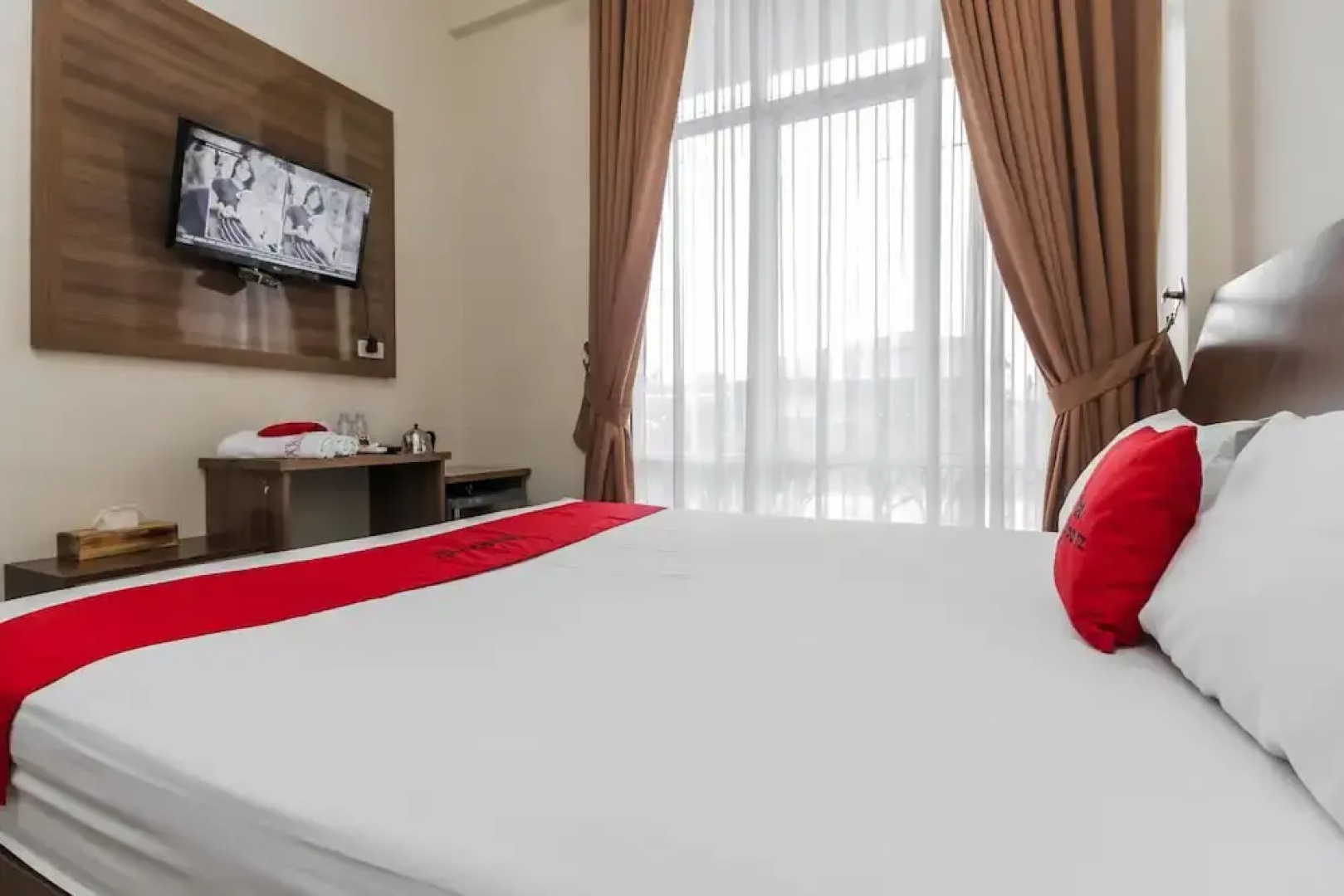 RedDoorz near Bangka Trade Center