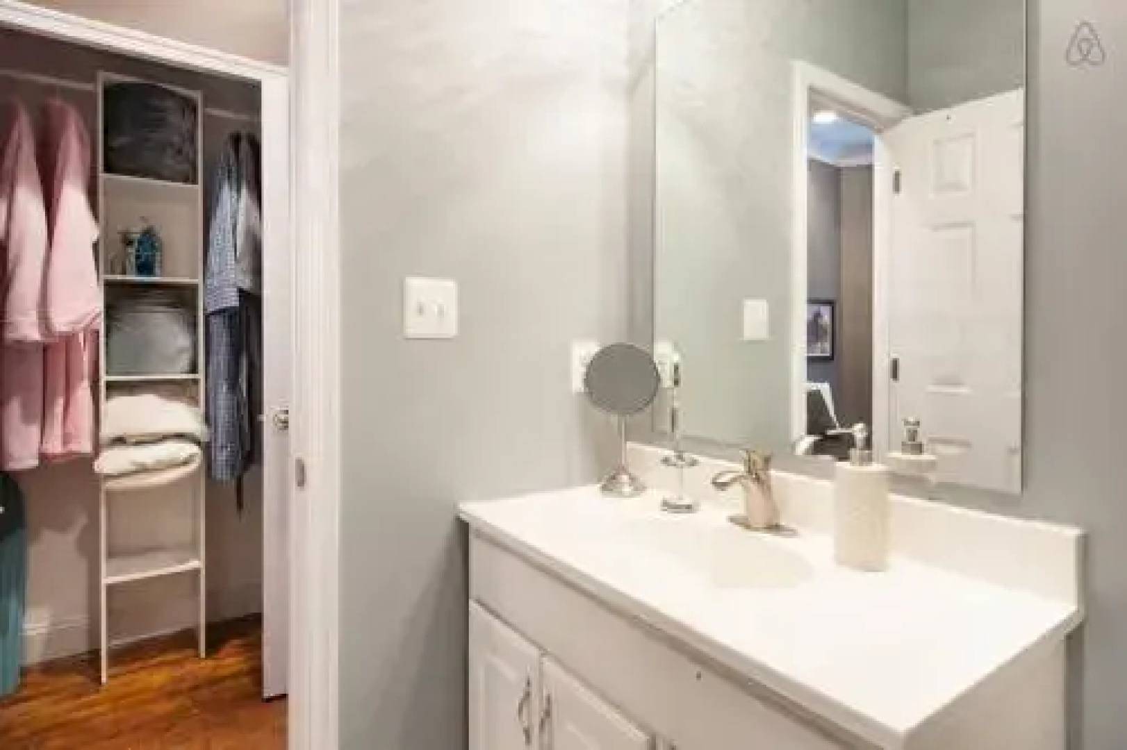Modernized DC Rowhome in city-center