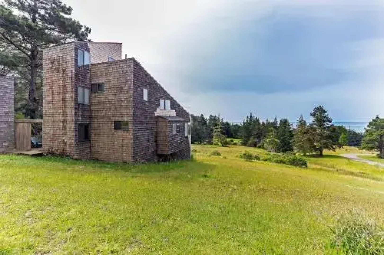 Four Seasons - Three Bedroom Loft Home