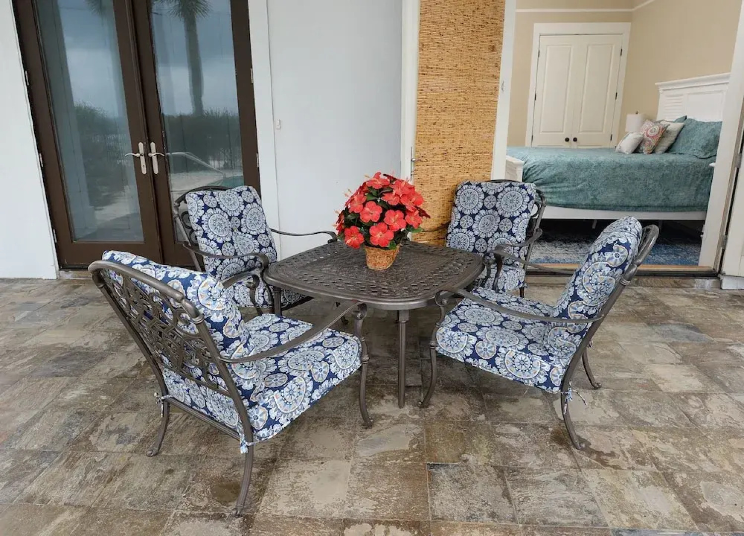 Front Beach House 19404