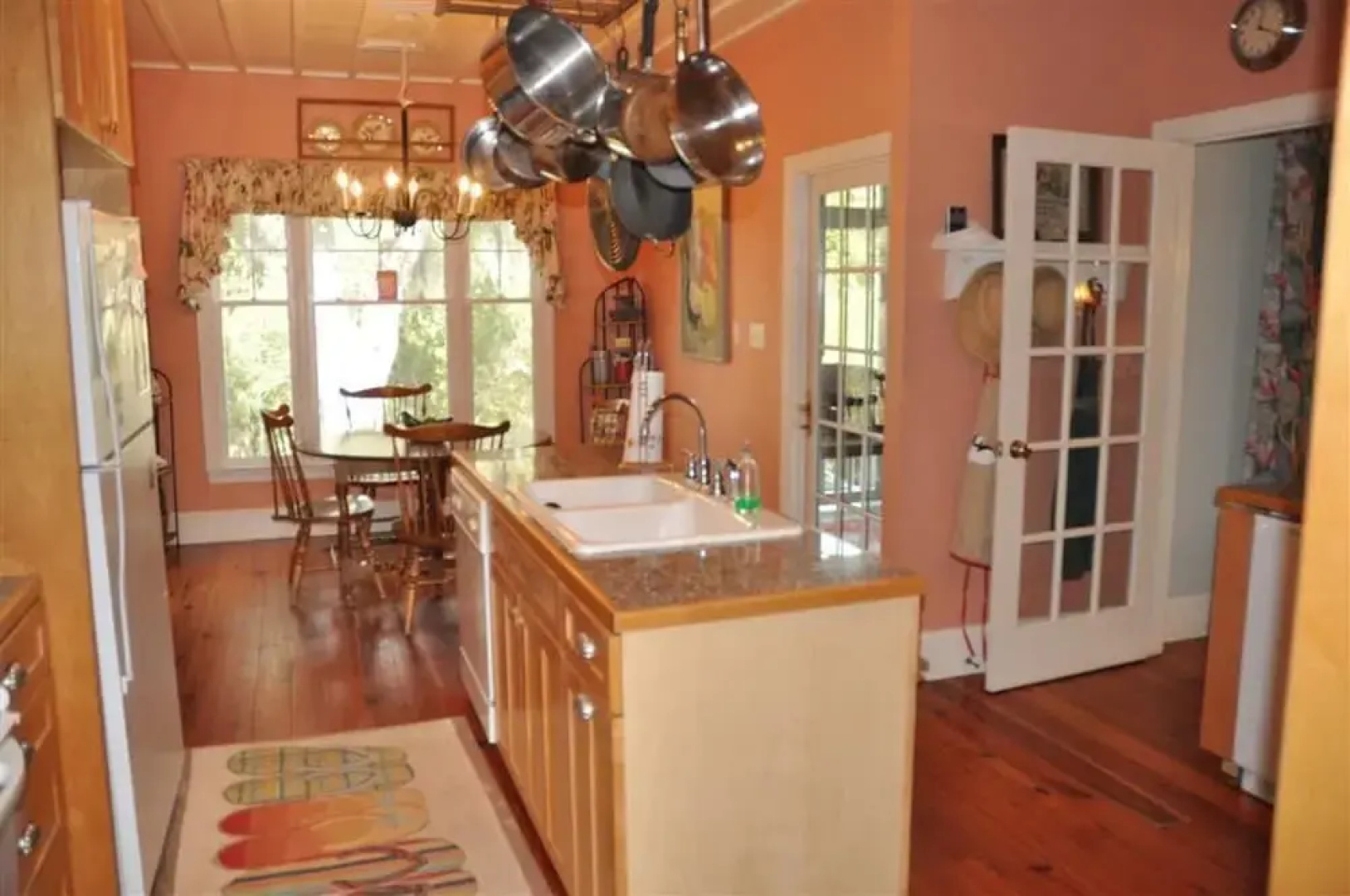 165 Giraffic Park 4 Br home by RedAwning