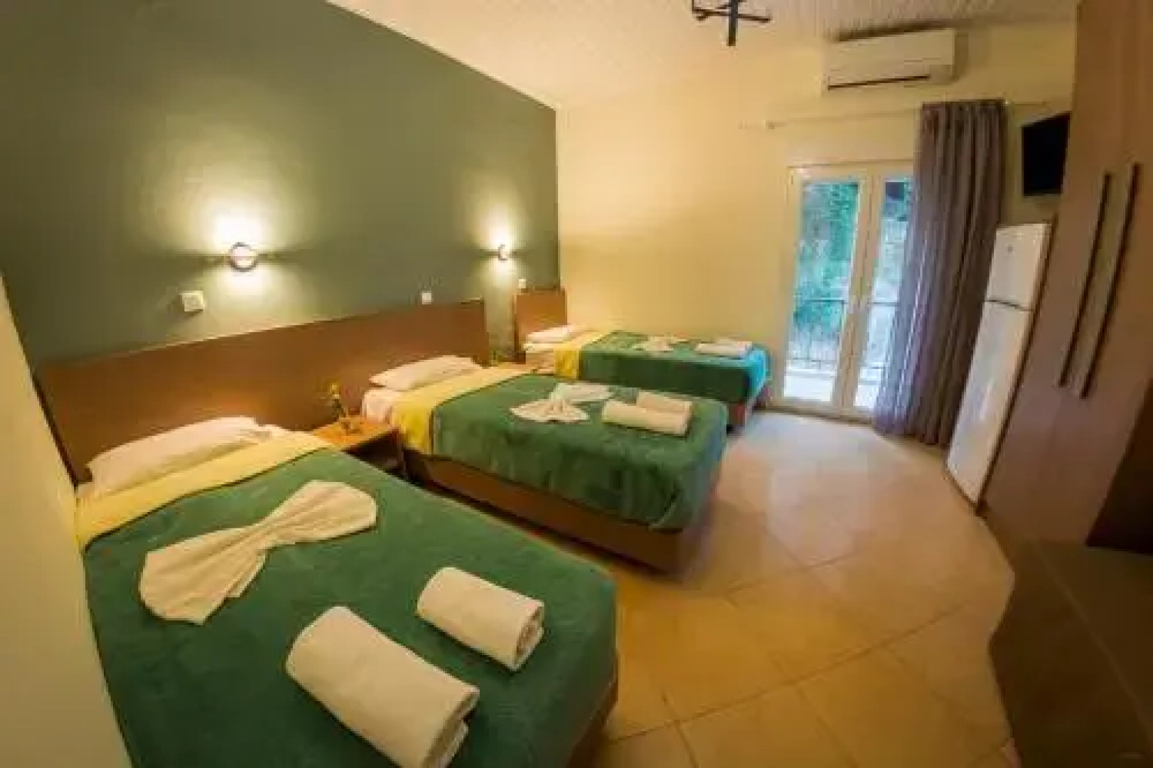 Anthoussa Rooms