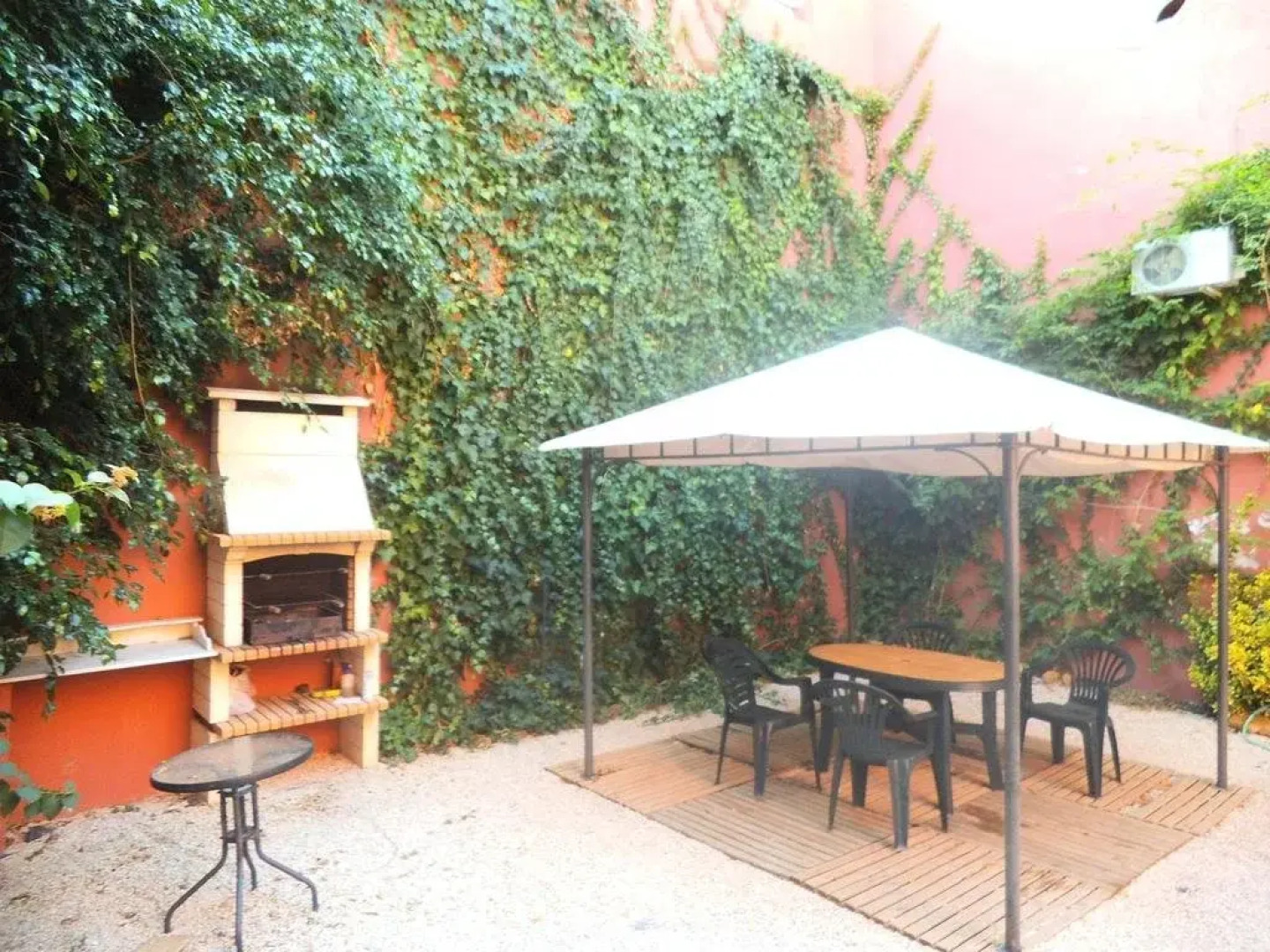 La Casa De Los Balcones