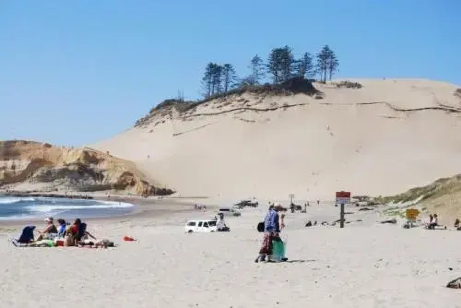 Beach Pine - 4 Br home by RedAwning