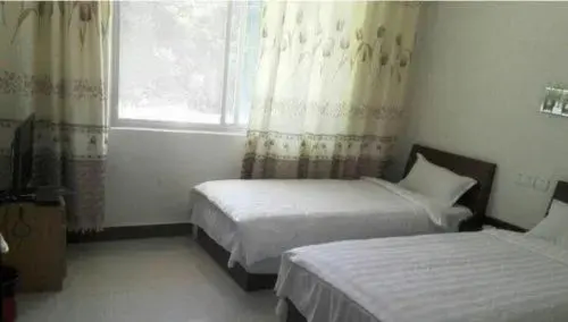 Jinsixia Fenghua Accomodation