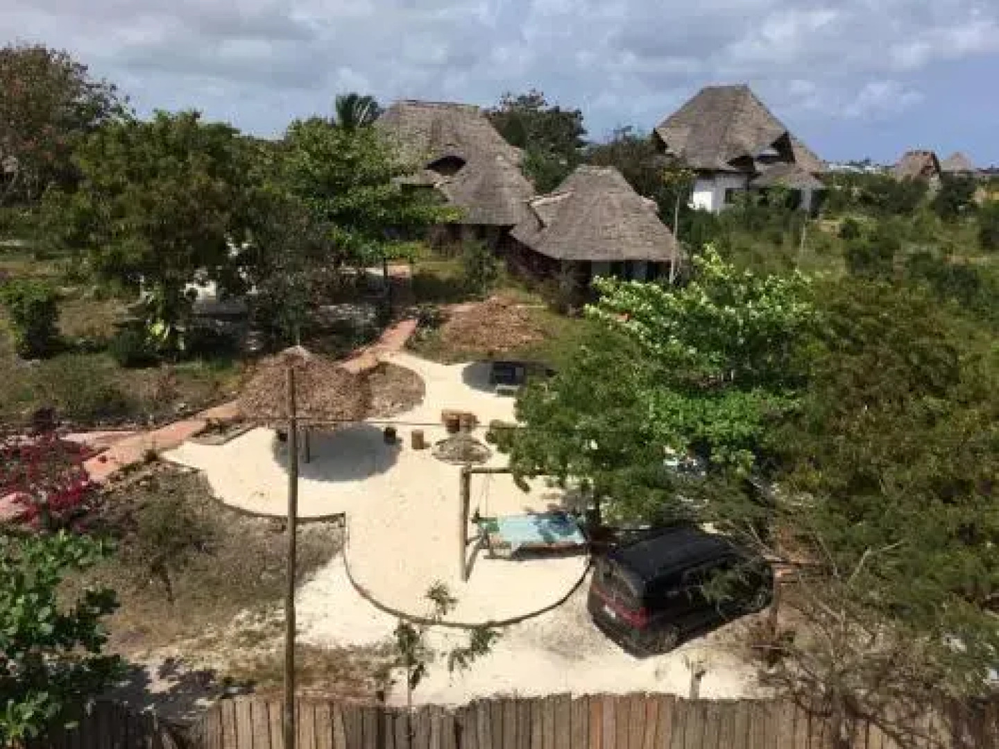 Mabwe Roots Bungalows