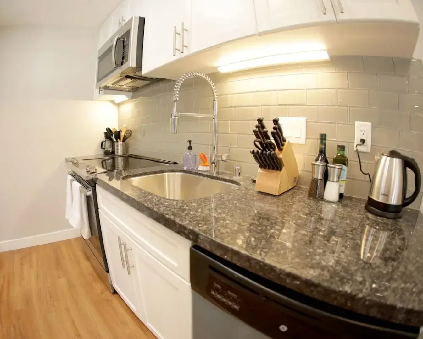 Kasa Mountain View Apartments