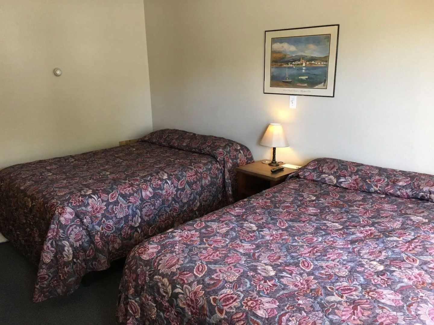 Colonial Motel and RV Park