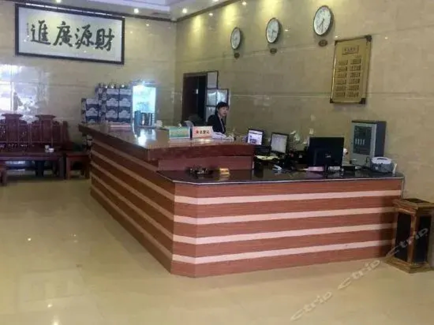 Lianjiang Yue Guang Business Hotel