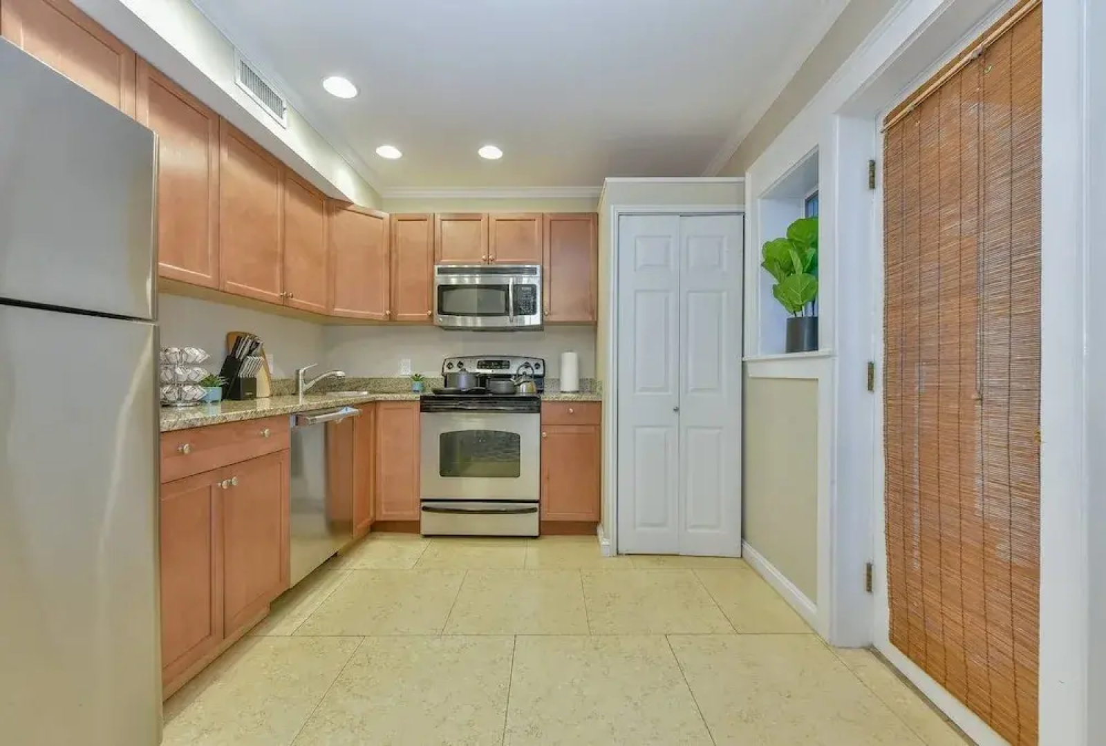Spacious 1 BR Apt in Beacon Hill by Domio