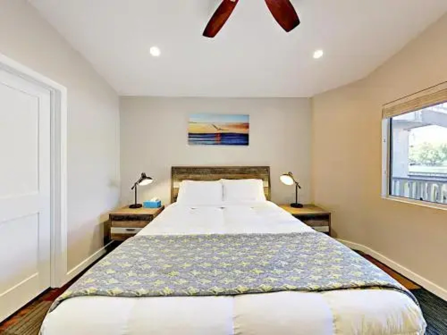 72 Corniche Condo #F - 2 Br condo by RedAwning