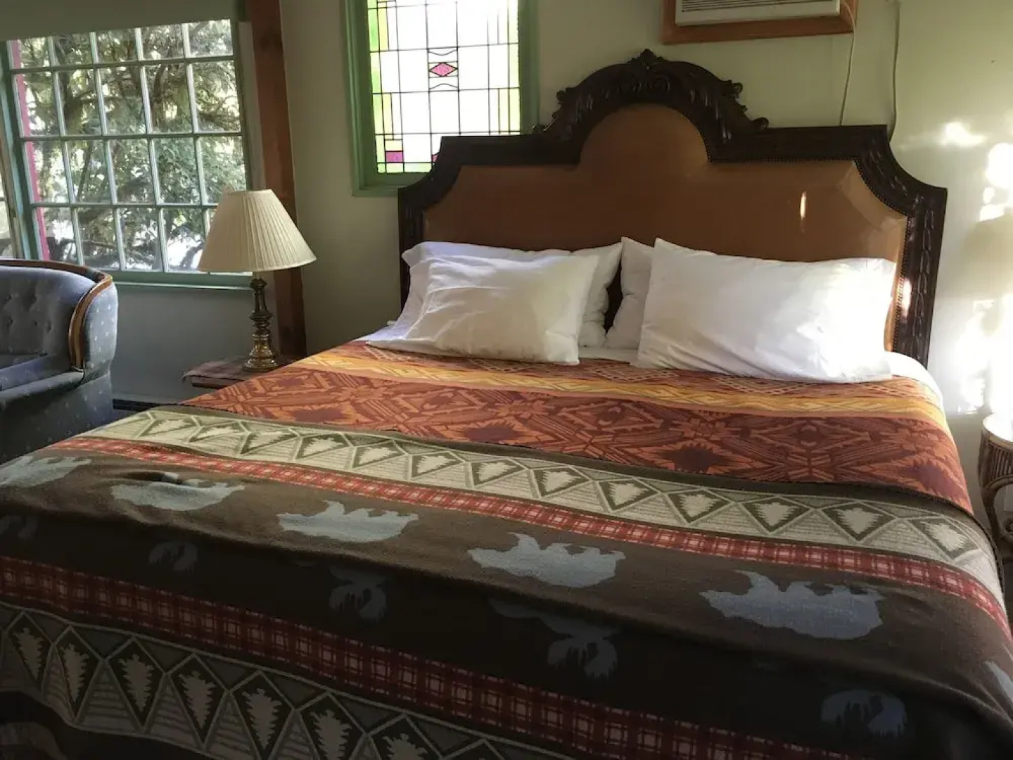 McKenzie River Inn Bed & Breakfast and Cabins