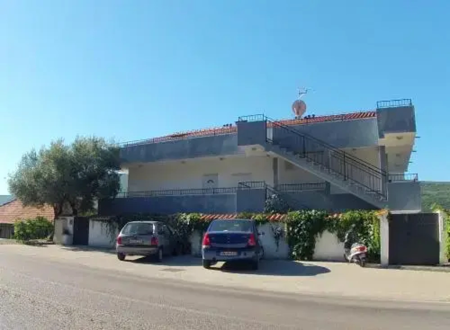 Montra Apartments