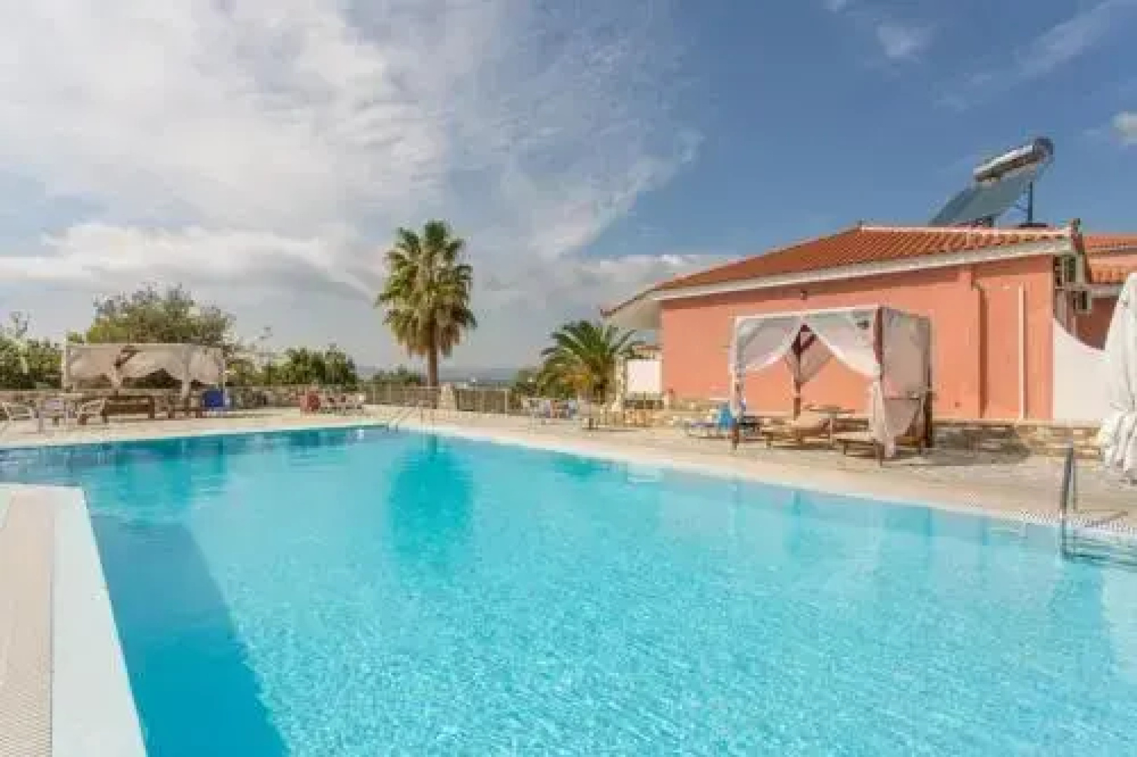 Saint George Hotel & Suites