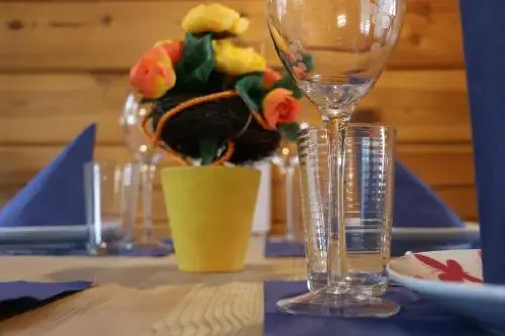 Der-Fuchsbau-Blockhaus-3-Hunde-willkommen