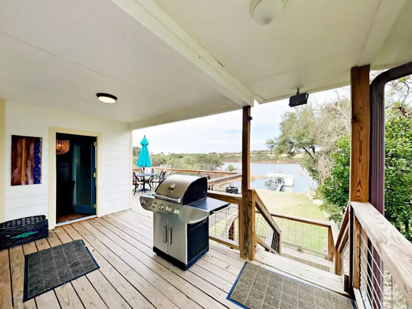 Lakefront Haven - 3 Br Home