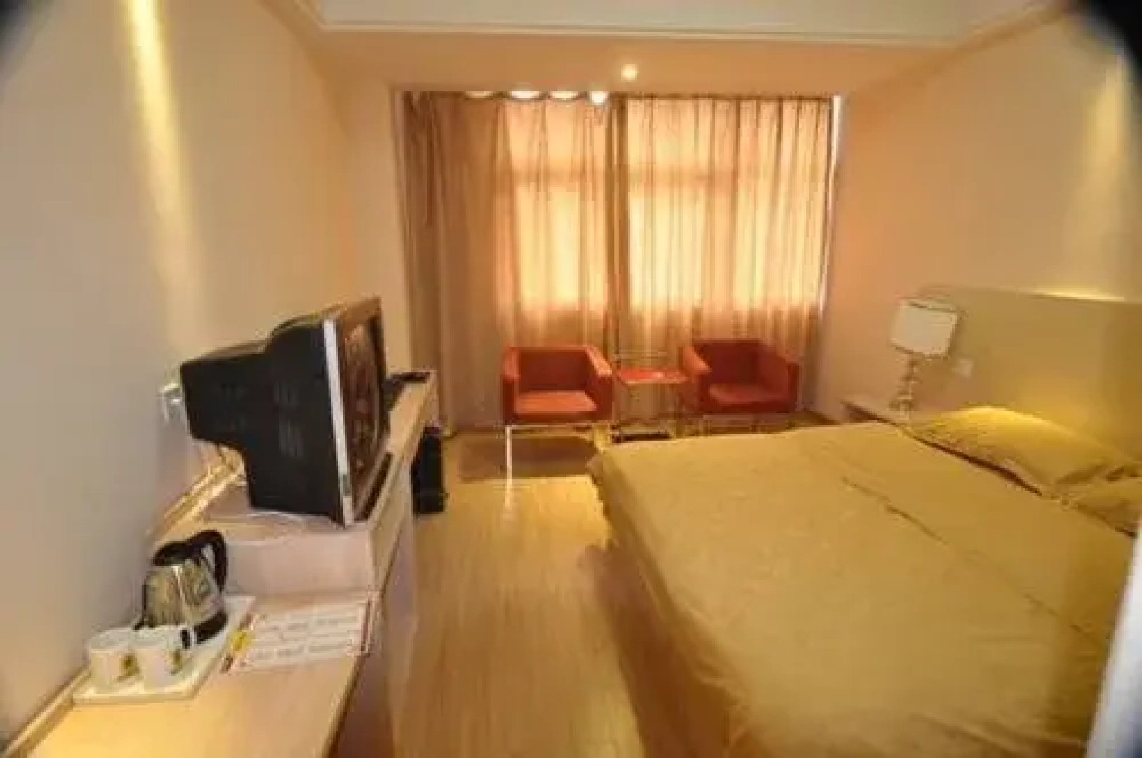 Super 8 Hotel Xuchang Qi Yi Lu Railway Station