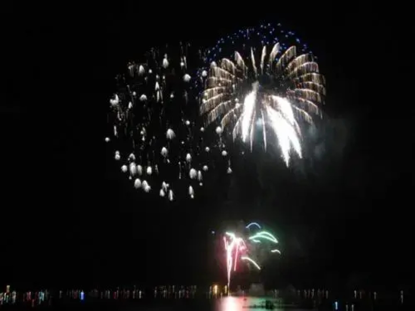 055 Lakefront Ski Getaway Cabin