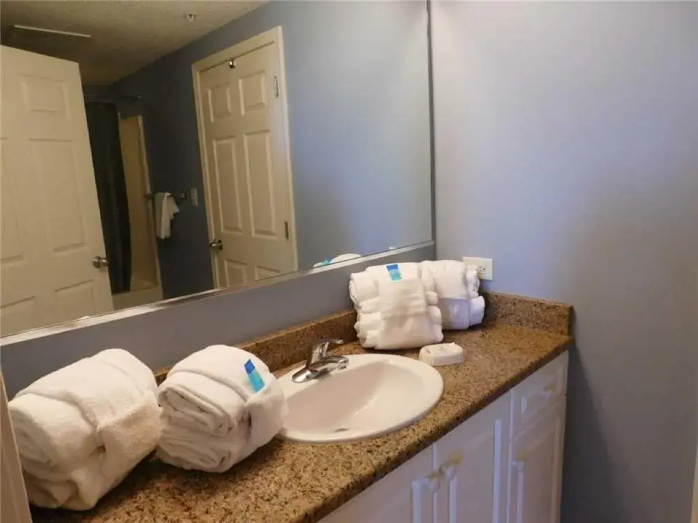 Yacht Club Villas Unit 703 - 3 Br Condo