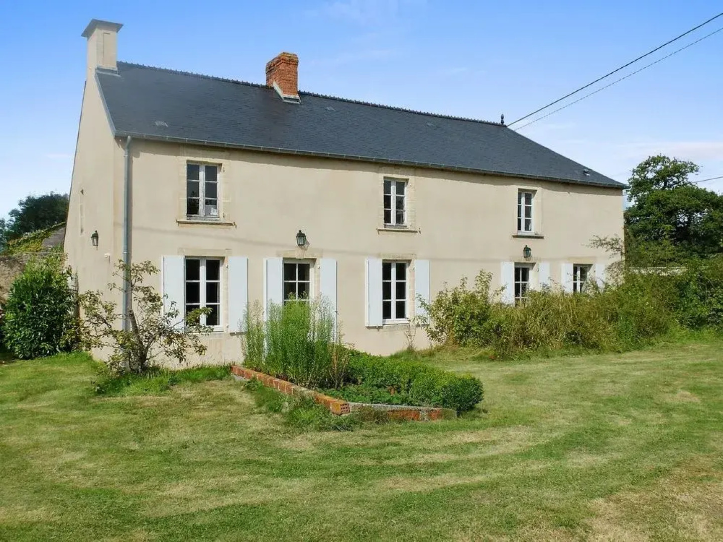 Ferme Familiale avec court de tennis