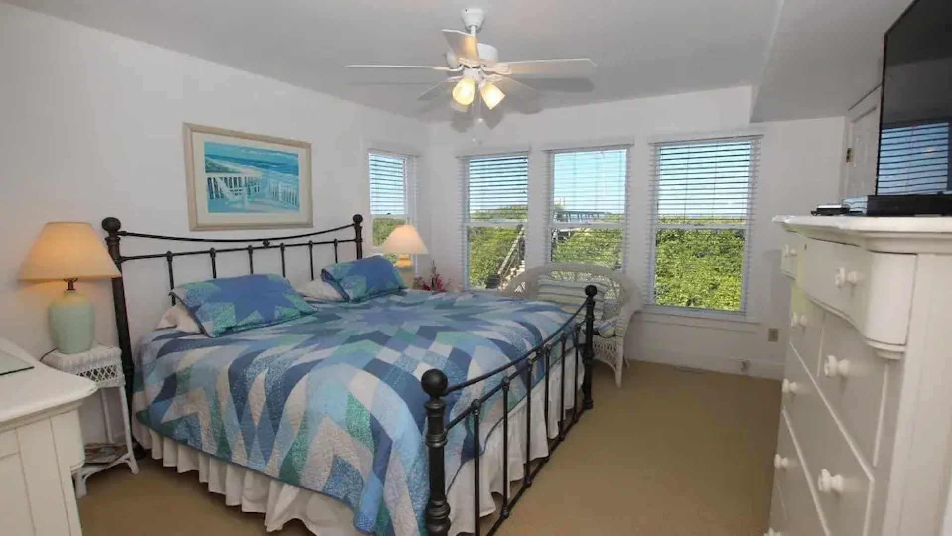 Non-stop Action - 4 Br cottage by RedAwning