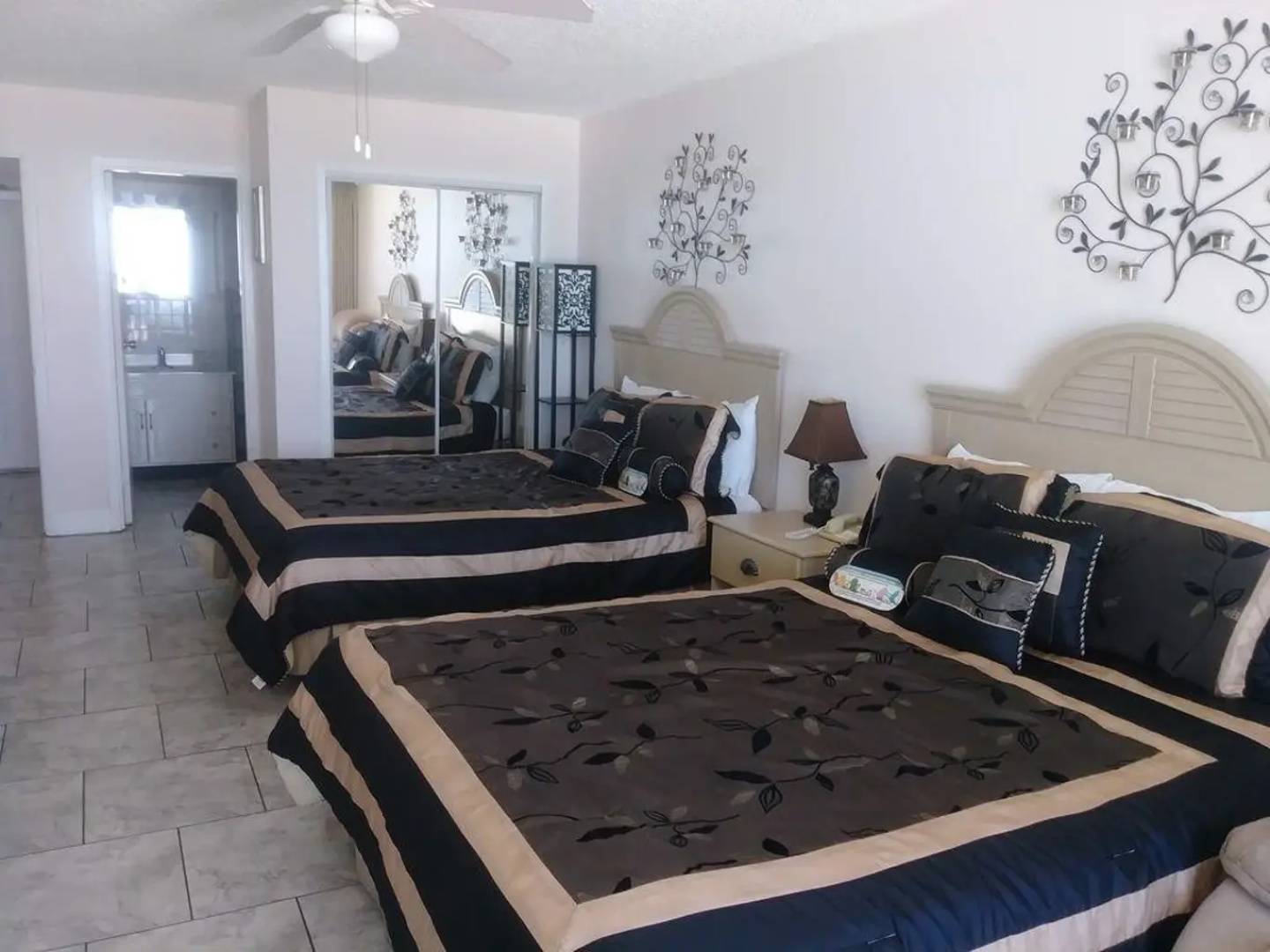 Sunshine Beach Resorts LLC