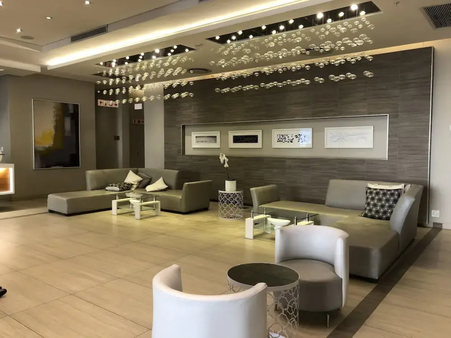 Sandton Skye Suite 604