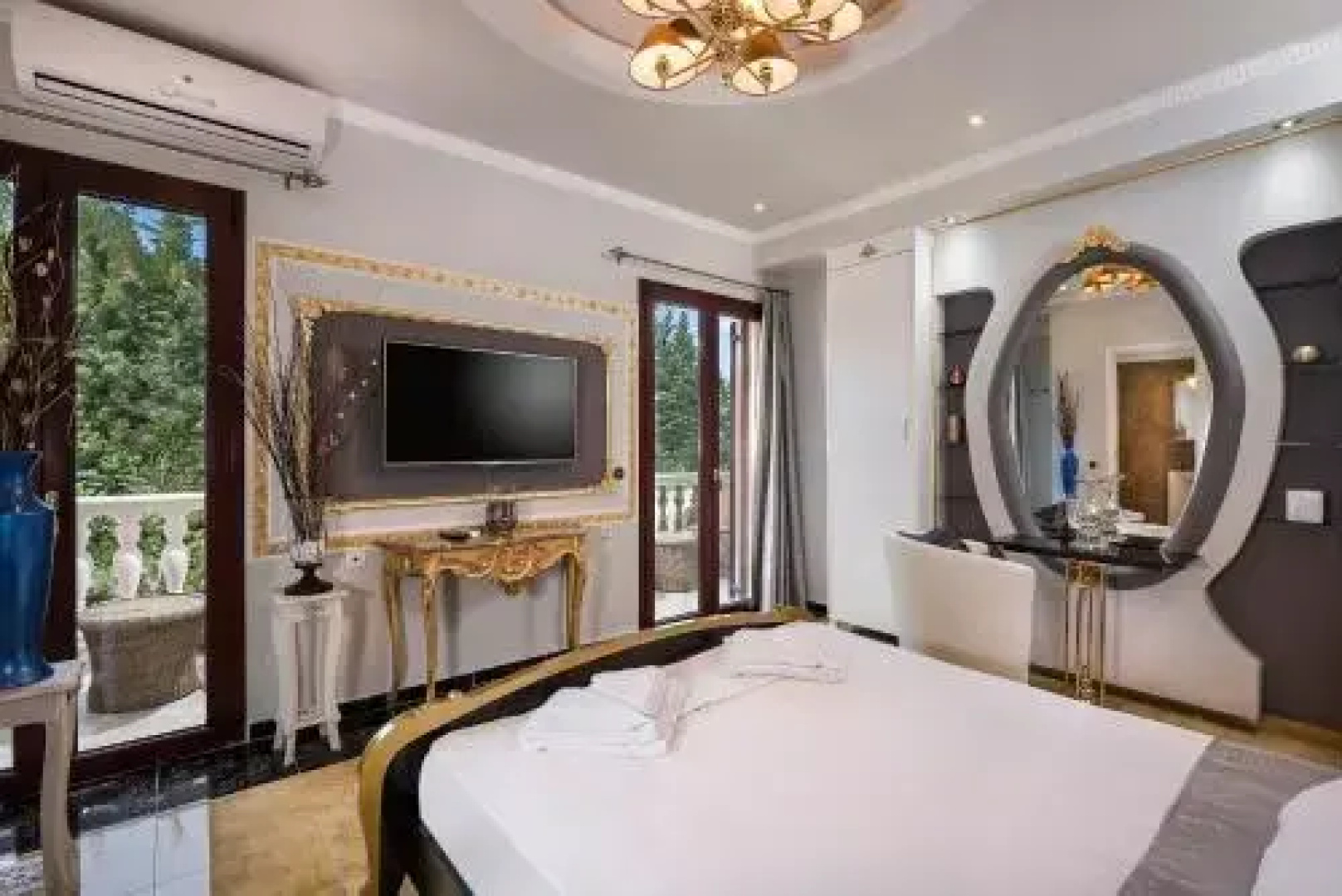 Pandis Palace