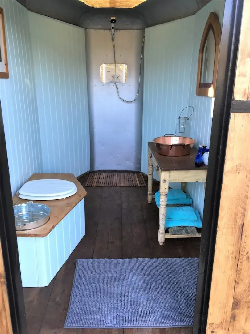 Quex Livery Glamping