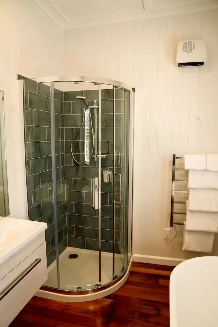 Gatehouse Mana Lodge