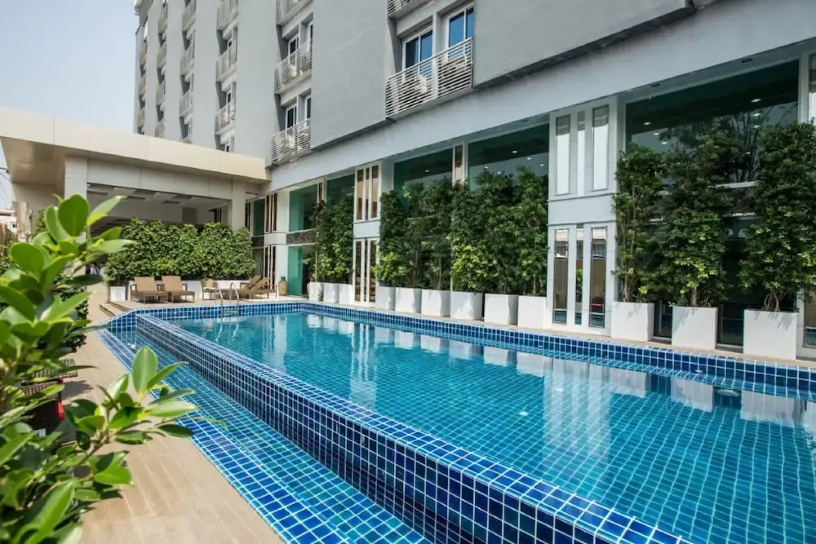 Golden Dragon Suvarnabhumi Hotel