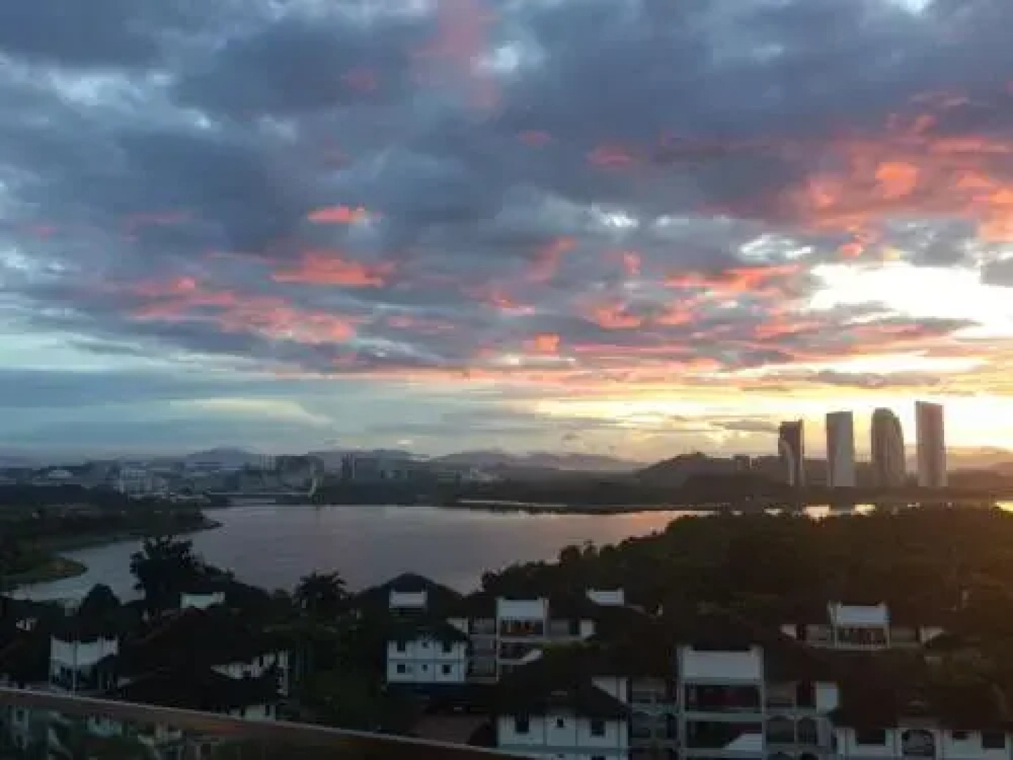 Luxurious Lakeview Residency @ Cyberjaya