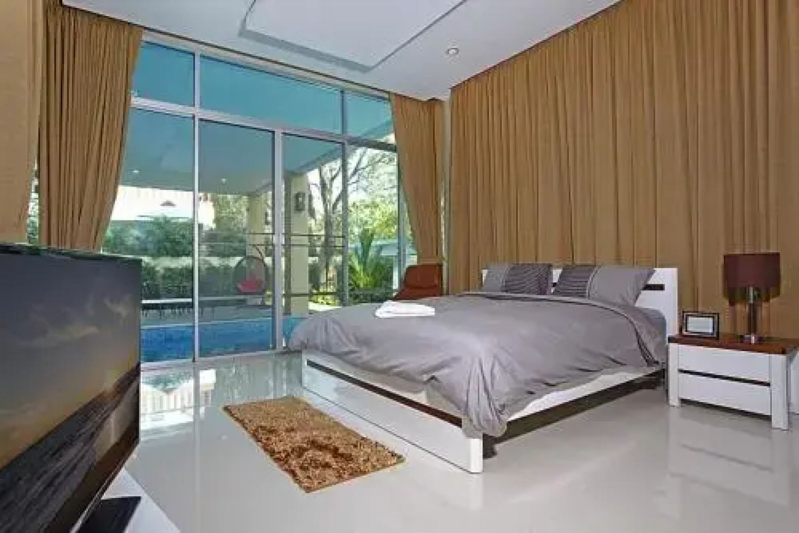 Jomtien Waree 8 - 6 Bedroom Pool Villa