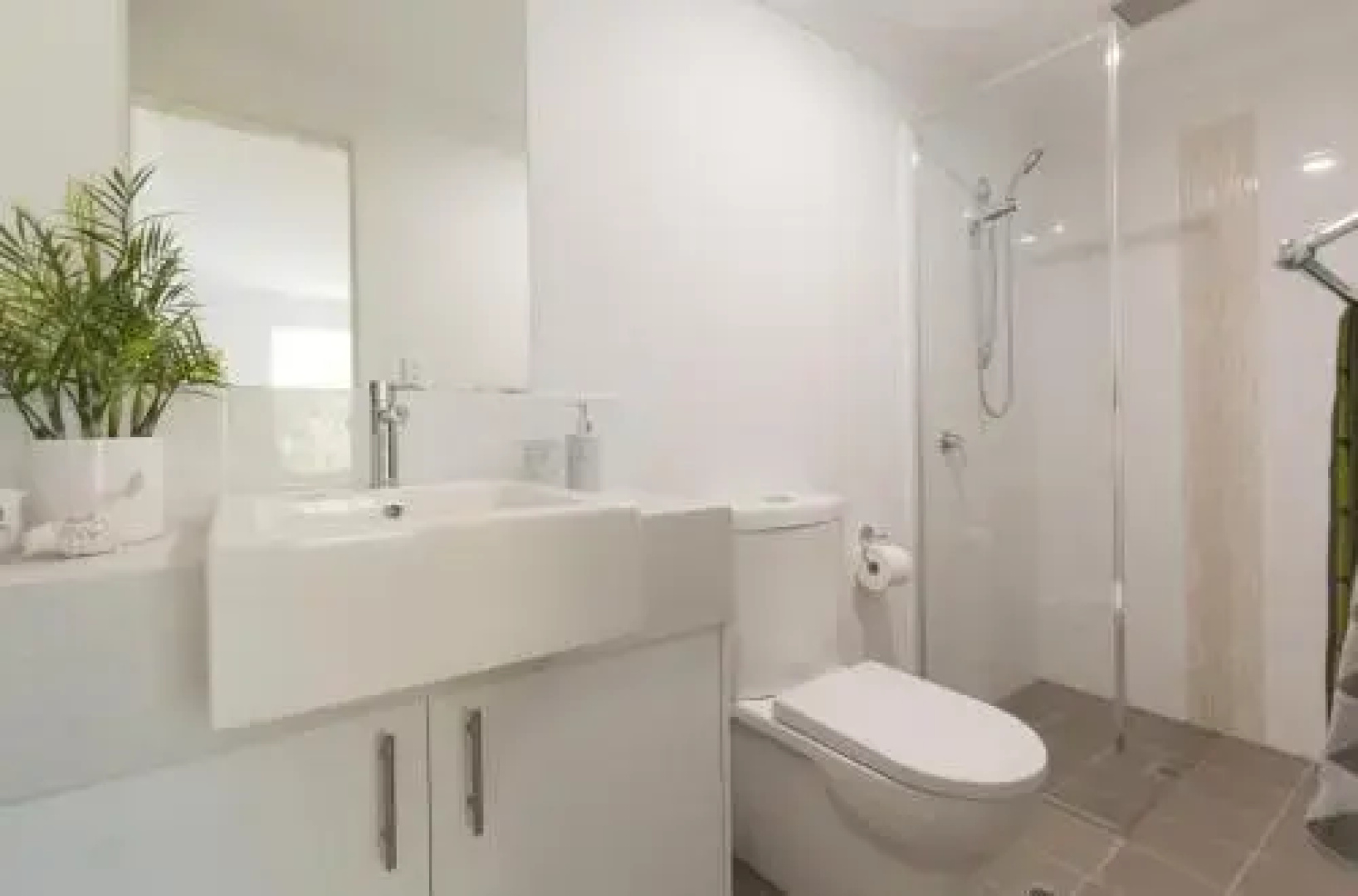 Lakeview Suite 15
