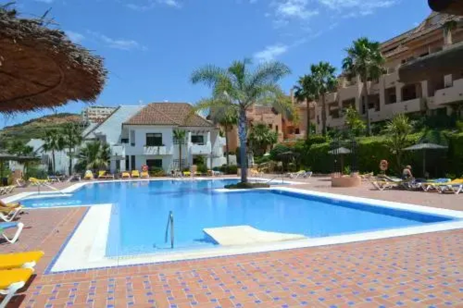 2114-Apt with nice terrace with pool view