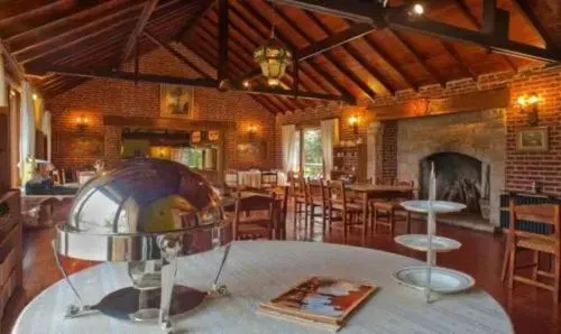 Los Nobles Hostal de Bosque