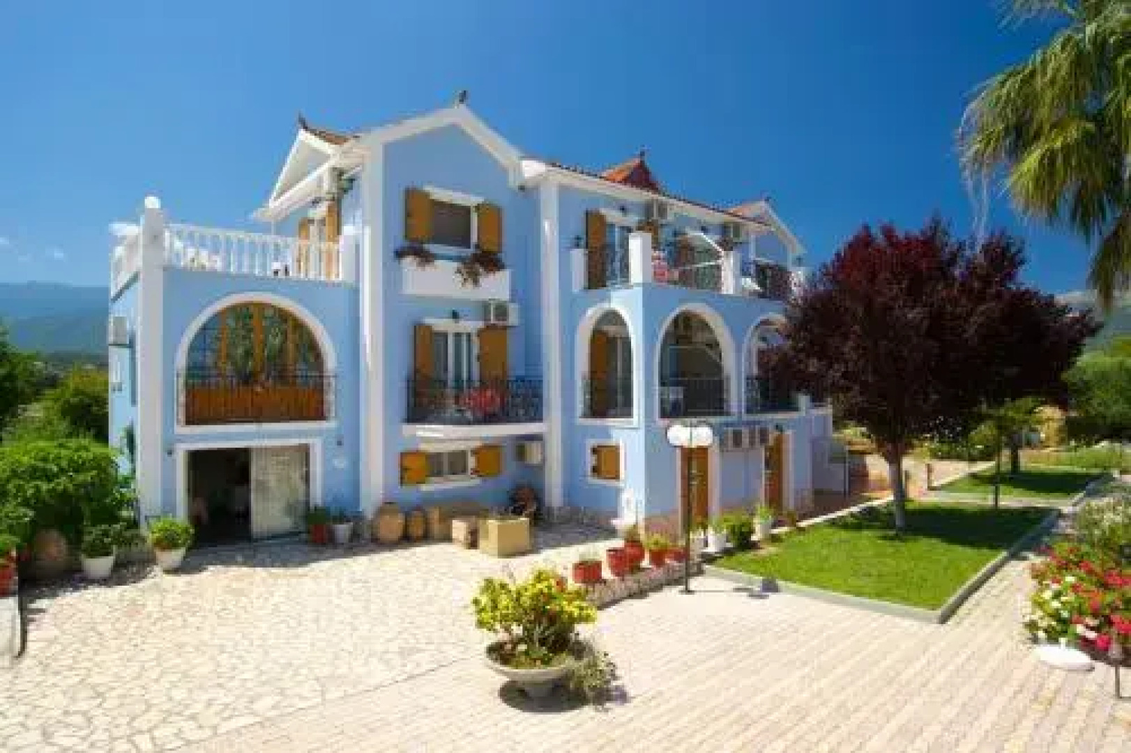 Nikos Studios and Apartments