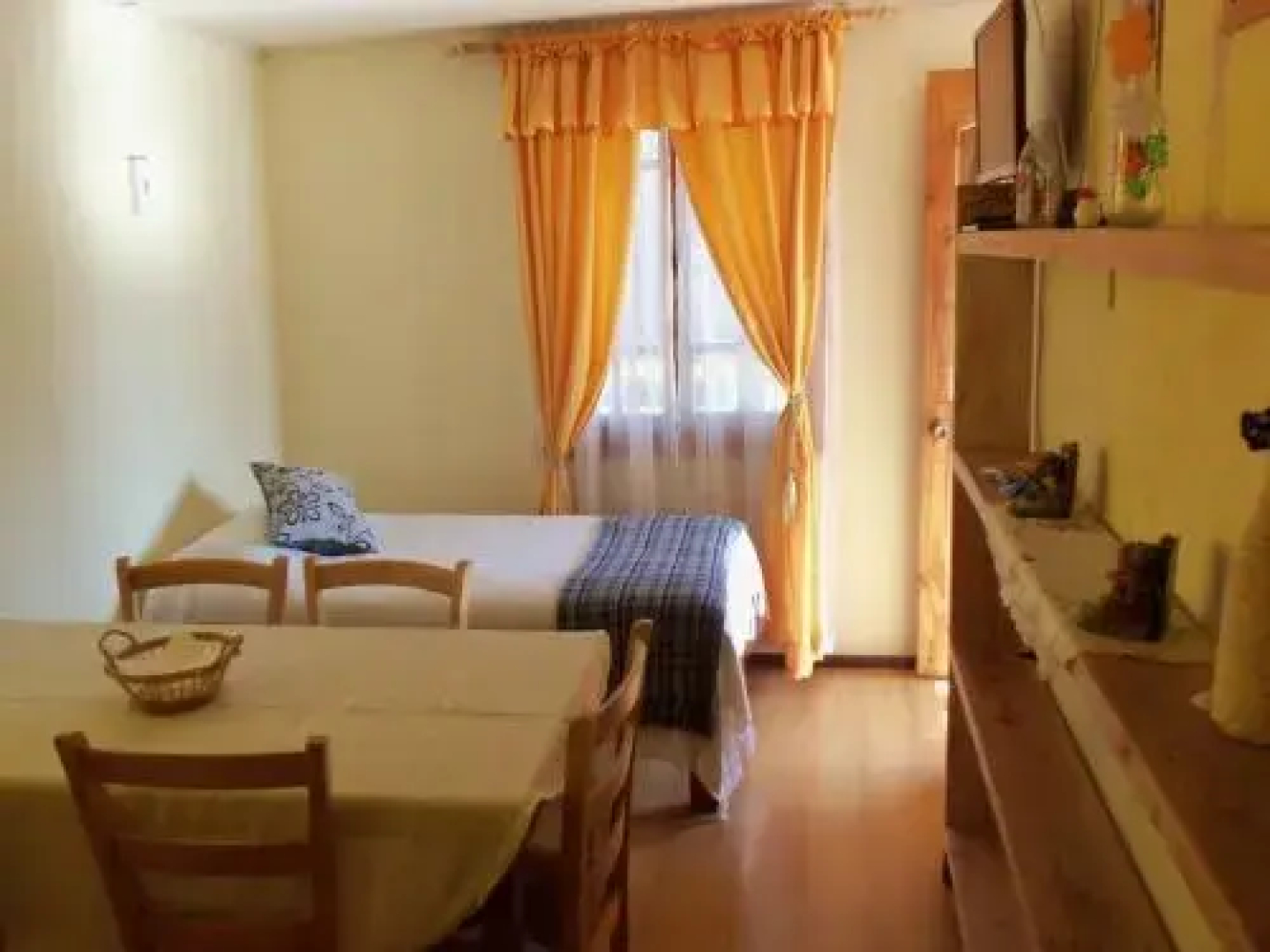 Acropolis Hostal